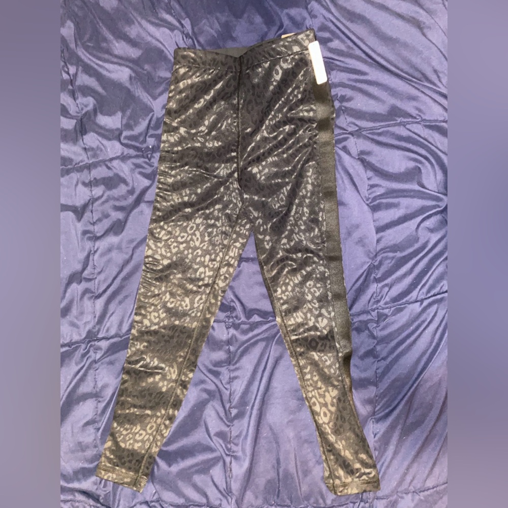 NWT Victorias Secret Performance 7/8
Tight High Rise Mesh Leopard Legging
XSMALL